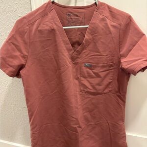 Figs women scrub top pink size small